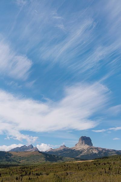 Jaynes Gallery 아티스트의 USA-Montana-Glacier National Park Cirrus clouds above Chief Mountain작품입니다.